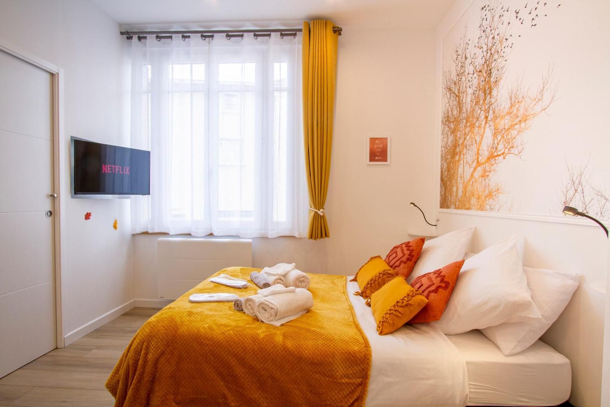 Promenade D'automne - Netflix & Wifi - Climatisation- Parking Gratuit - Check-in 24h24 - Emplacement Velos - Goodmarning Châlons-en-Champagne